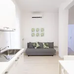 Casa Viviana - Policlinico Affittacamere 3*